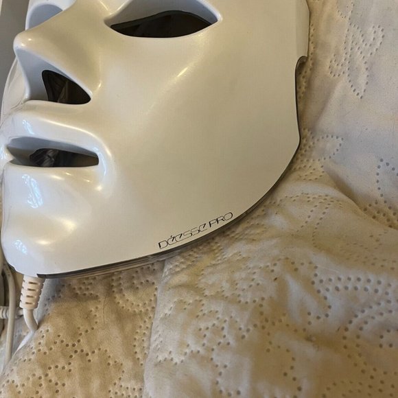 DEESSE PRO LED PHOTOTHERAPY MASK like new! Professional at home mask, celeb fave - Picture 6 of 8
